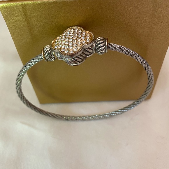 Bracelet - Picture 1 of 2